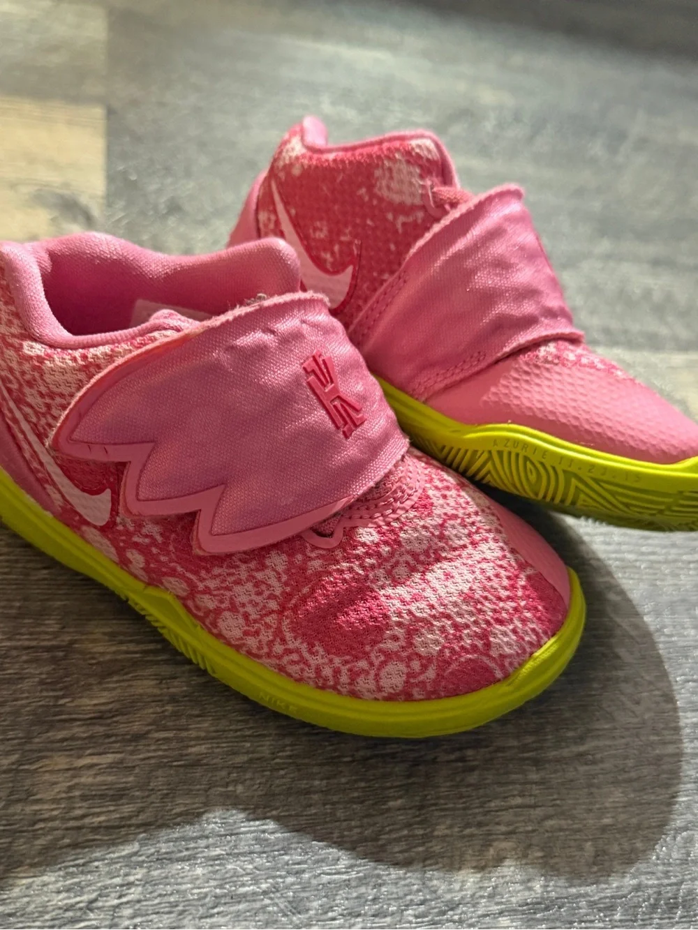 Nike Kyrie Flytrap 2 Patrick Star SpongeBob Size 7C